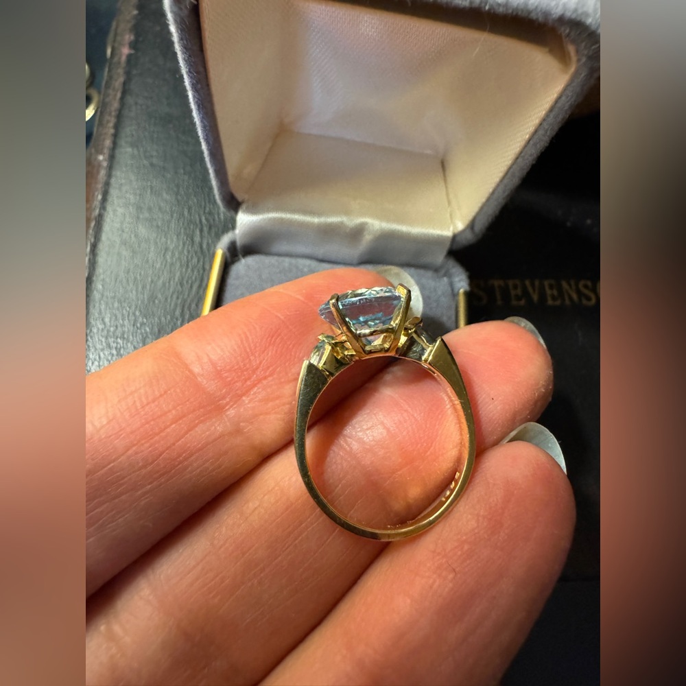 14k Yellow Gold Natural Blue Topaz Ring Size 6 1/2 - Picture 2 of 7